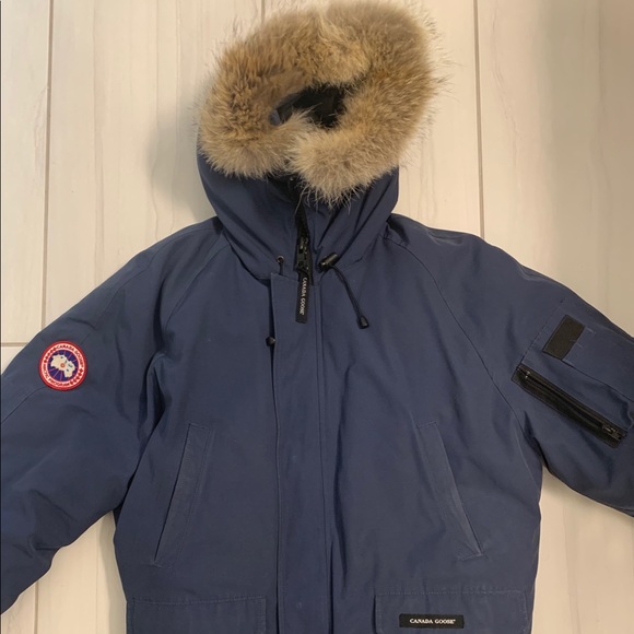 Canada Goose Bomber Jacket - Picture 7 of 8